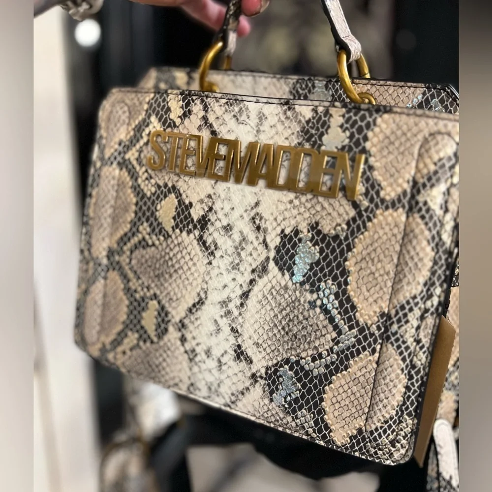 Steve Madden case •detachable •flap
